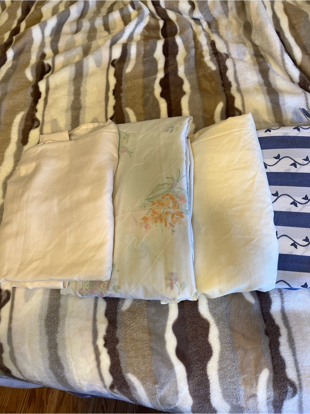 Home Bedding Set - Cream & Light Floral Pillowcases